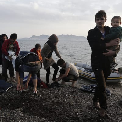 Flytkingar landstiger på den grekiska ön Kos.