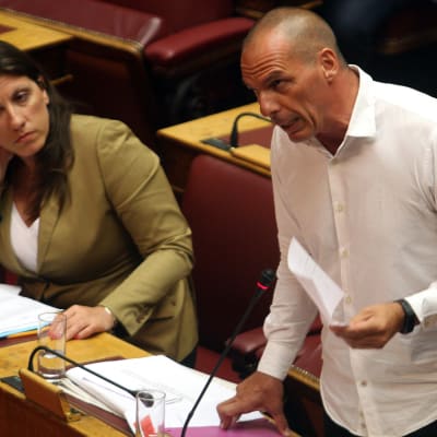 Greklands parlament röstar om stödpaket