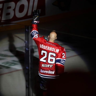 Toni Söderholm hedras, HIFK-JYP, 17.9.2016.