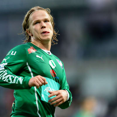 Petteri Forsell är en finsk fotbollsspelare.
