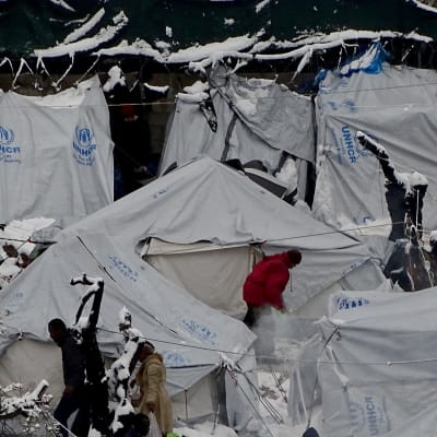 Snötäckta tält i flyktinglägret Moria, på den grekiska ön Lesbos 7.1.2017