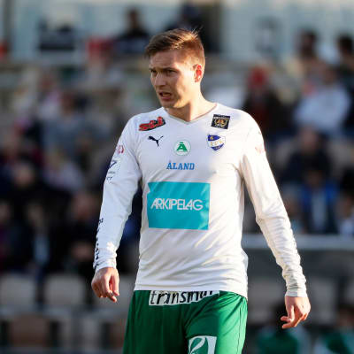 Kristian Kojola i IFK Mariehamns tröja