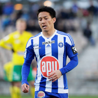 Atomu Tanaka i HJK:s tröja
