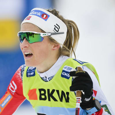 Therese Johaug efter målgång i världscupen.