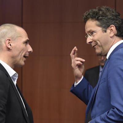 Yanis Varoufakis och Jeroen Dijsselbloem på euroländernas finansministrars möte i Bryssel den 11 maj 2015.