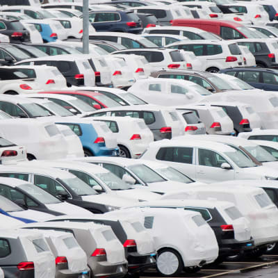Nya Volkswagen-bilar nära Wolfsburg i Tyskland den 6 november 2015.