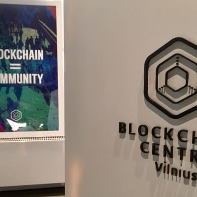 Blockchain Centre Vilnius namn på en affisch