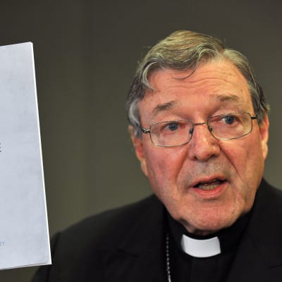 Kardinal George Pell visar katolska kyrkans handlingsplan med anledning av sexuella övergrepp mot barn.