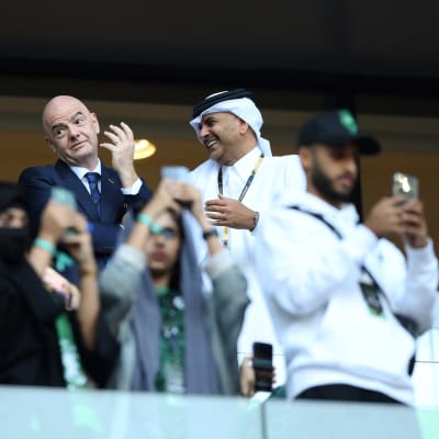 Gianni Infantino följde med en match mellan Saudiarabien och Polen i fotbolls-VM i Qatar 2022.