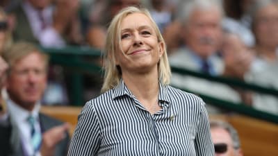 Martina Navratilova i publiken under Wimbledon 2019.