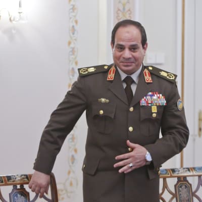 Egyptens ledare Abdel Fattah al-Sisi anländer till ett möte med Rysslands president Vladimir Putin 13.2.1024
