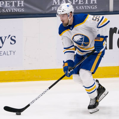 Rasmus Ristolainen på isen.