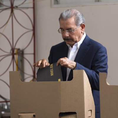 Danilo Medina som röstade i huvudstaden Santo Domingo, är den mest populäre ledaren i Latinamerika