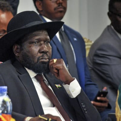 sydsudans president på fredsförhandlingar i addis abeba
