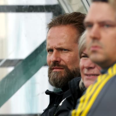 Joni Lehtonen på bänken.