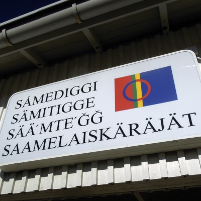 En skylt där det står Sametinget