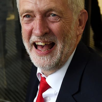 En nöjd Jeremy Corbyn anlände till Labours partihögkvarter i London efter nyvalet den 8 juni. 
