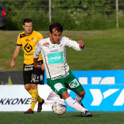 Bernando Ribeiro med bollen