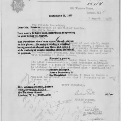 ett brev skrivet av president john f kennedys pressekreterare där det kommer fram att presidenten lyssnar på muzak på sitt flygplan.