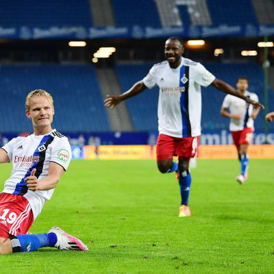 Joel Pohjanpalo firar sitt mål.