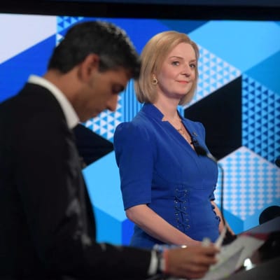 Liz Truss i en TV-debatt i augusti tillsammans med den andra premiärministerkandidaten Rishi Sunak.