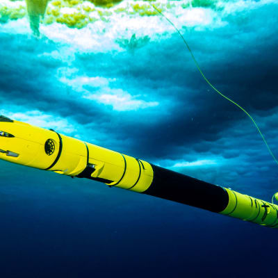 Undervattensrobotkameran Icefin är ett långt rör i gult och svart.