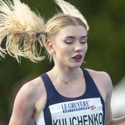 Elena Kulitjenko med håret fladdrandes.