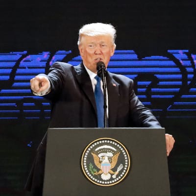 Donald Trump håller tal i samband med Apecs möte