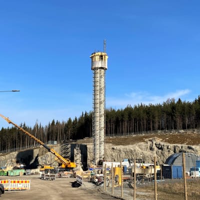 Bygget av Sulkavuori centralreningsverk dem 19 april 2021. 