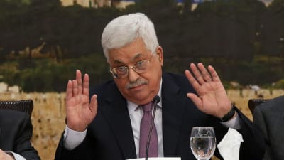 Palestiniernas president Mahmud Abbas ger upp försöken att nå fred med USA som medlare och hoppas på stöd av EU i stället