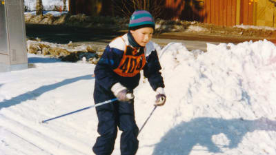 Tim Sparv skidar som barn.