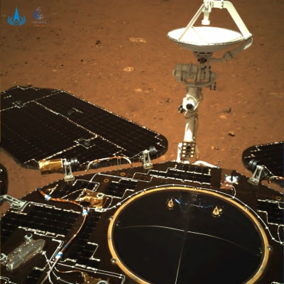 Kiinalainen Zhurong- mönkijä Marsissa.
