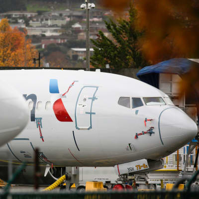 American Airlines-plan av typen Boeing 737 MAX på flygfältet i Renton i Washington.