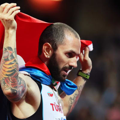 Ramil Guliyev med den turkiska flaggan