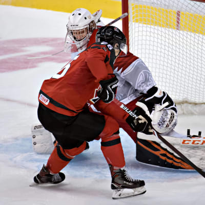 Morgan Frost spelar ishockey för Kanada.