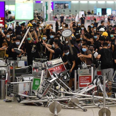 demonstranter blockerar flygfält.