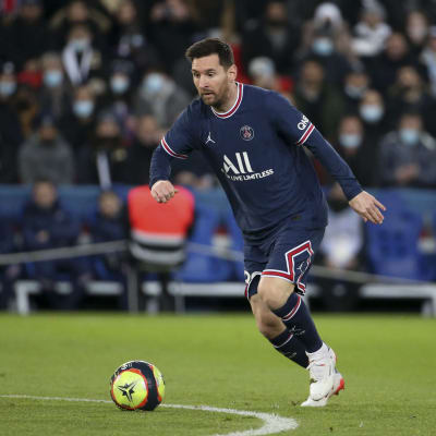 Lionel Messi med bollen.