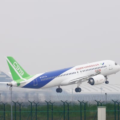 Det första flygplanet som i sin helhet planerats och byggts i Kina gjorde sin jungfruflygning den 5 maj 2017 från Shanghais största internationella flygplats.