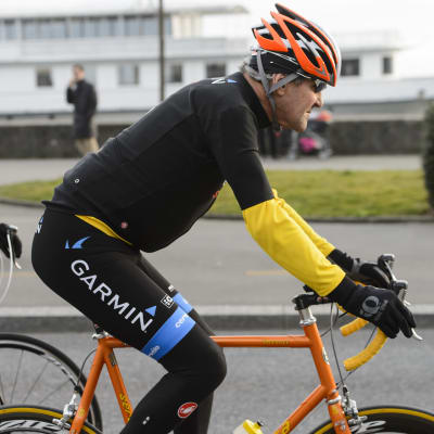 Arkivbild. Kerry ger sig ofta ut på cykelturer under sina resor.