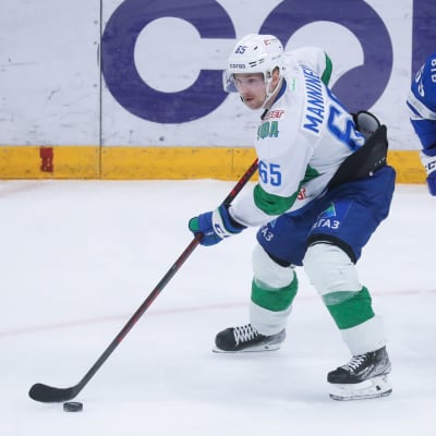 Arkivbild på Sakari Manninen då han spelar för Ufa i KHL.