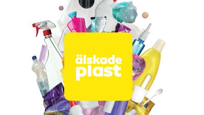 I love muovi - lajittelu on ratkaisu. Ruotsinkielinen juliste, julisteessa muovikassi ja muoviesineitä.