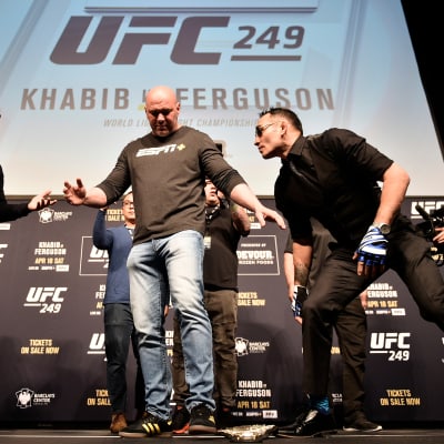Habib Nurmagomedov ja Tony Ferguson UFC249-lehdistötilaisuudessa 6. maaliskuuta 2020 Las Vegasissa. 