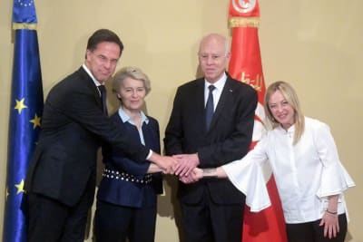 Europeiska ledare och Tunisiens president på en gruppbild.