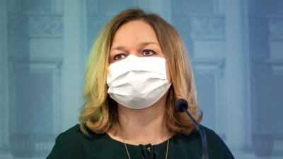 Familje- och omsorgsminister Krista Kiuru från SDP.