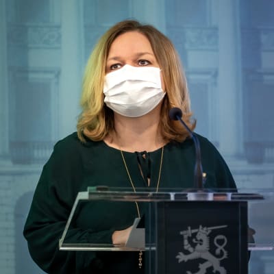 Familje- och omsorgsminister Krista Kiuru från SDP.