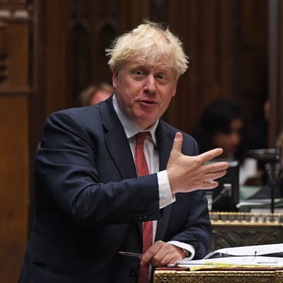 Boris Johnson talar till underhuset i London.