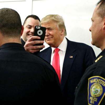 I början av året mötte Donald Trump poliser från Manchester i New Hampshire.
