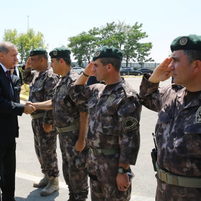 Turkiets president Recep Tayyip Erdoğan besöker polisens specialstyrkor i Ankara den 29 juli 2016.