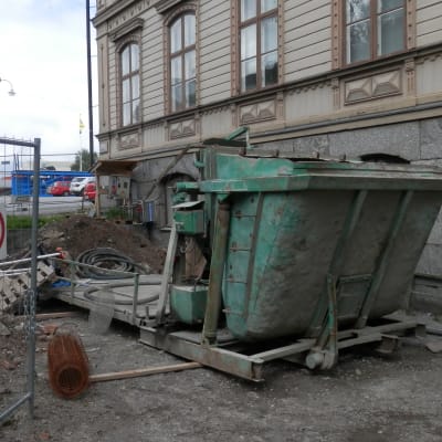 Rådhusets grund repareras i Jakobstad