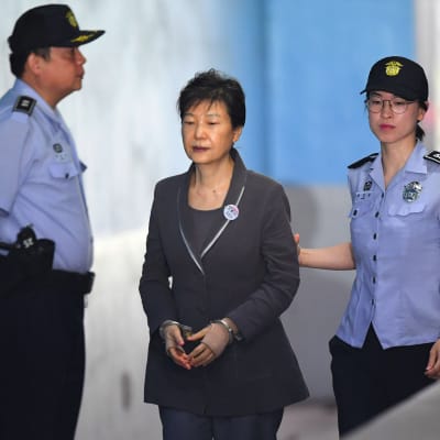 Etelä-Korean erotettu presidentti Park Geun-hye saapuu oikeudenkäyntiin 7. elokuuta 2017.